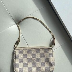 Louis Vuitton mini pochette